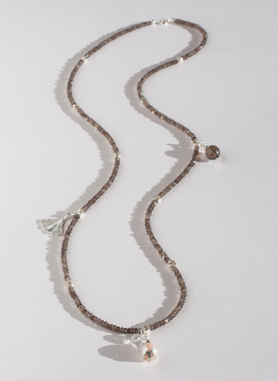 Kette Rauchquarz mit Ginkgoblatt und Süßwasserperle