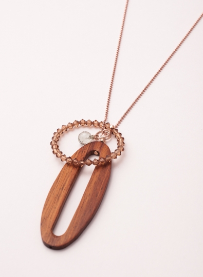 Kette mit Holzelement, Ring aus hochwertigen Kristall Doppel Kegeln und Amethyst Kugel an einer Kugelkette rosé vergoldet.
