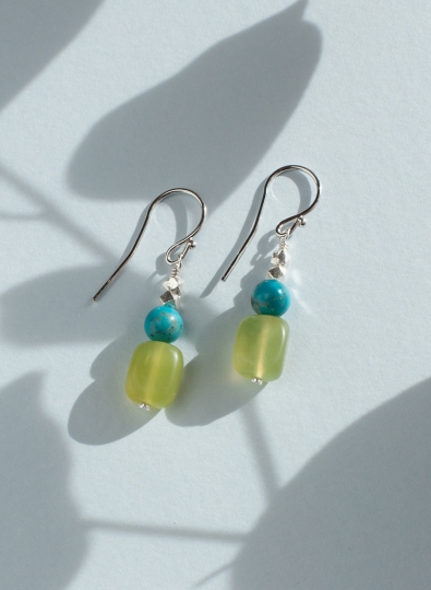 Preview: Ohrhänger in Silber, Türkis und Jade. Ohrhaken rhodiniertes Silber.