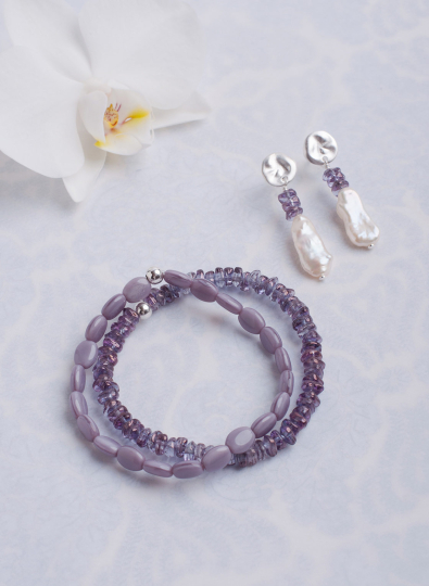Preview: Armbandset aus böhmischen Glasperlen in zart Flieder mit passenden Ohrringen, Kombinationsvorschlag