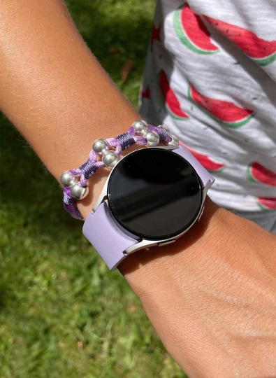 Armband mit Silber Kugeln in 8 mm, kombiniert mit passender Uhr.