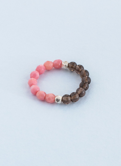 Ring in Rauchquarz und geschliffenem Glas