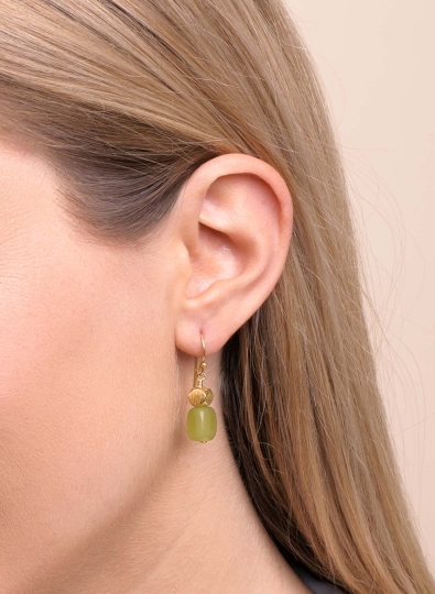 Ohrringe mit  Jade und Würfelelement in Sterling Silber vergoldet