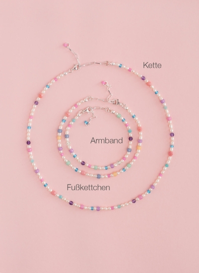 Bunte Perlenkette mit passendem Armband und Fußkettchen