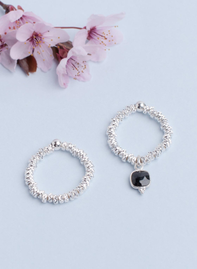 Elastischer Ring mit facettierten Sterling Silber Elementen erhältlich mit und ohne Onyx Anhäger