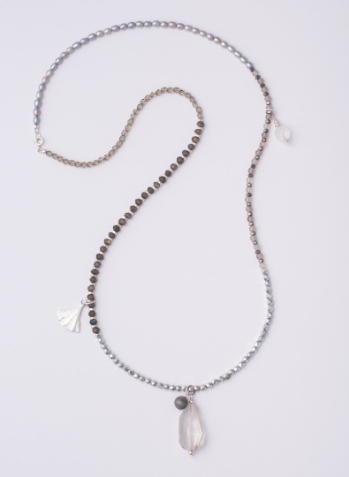 Statementkette silber mit auffälligen Anhängern