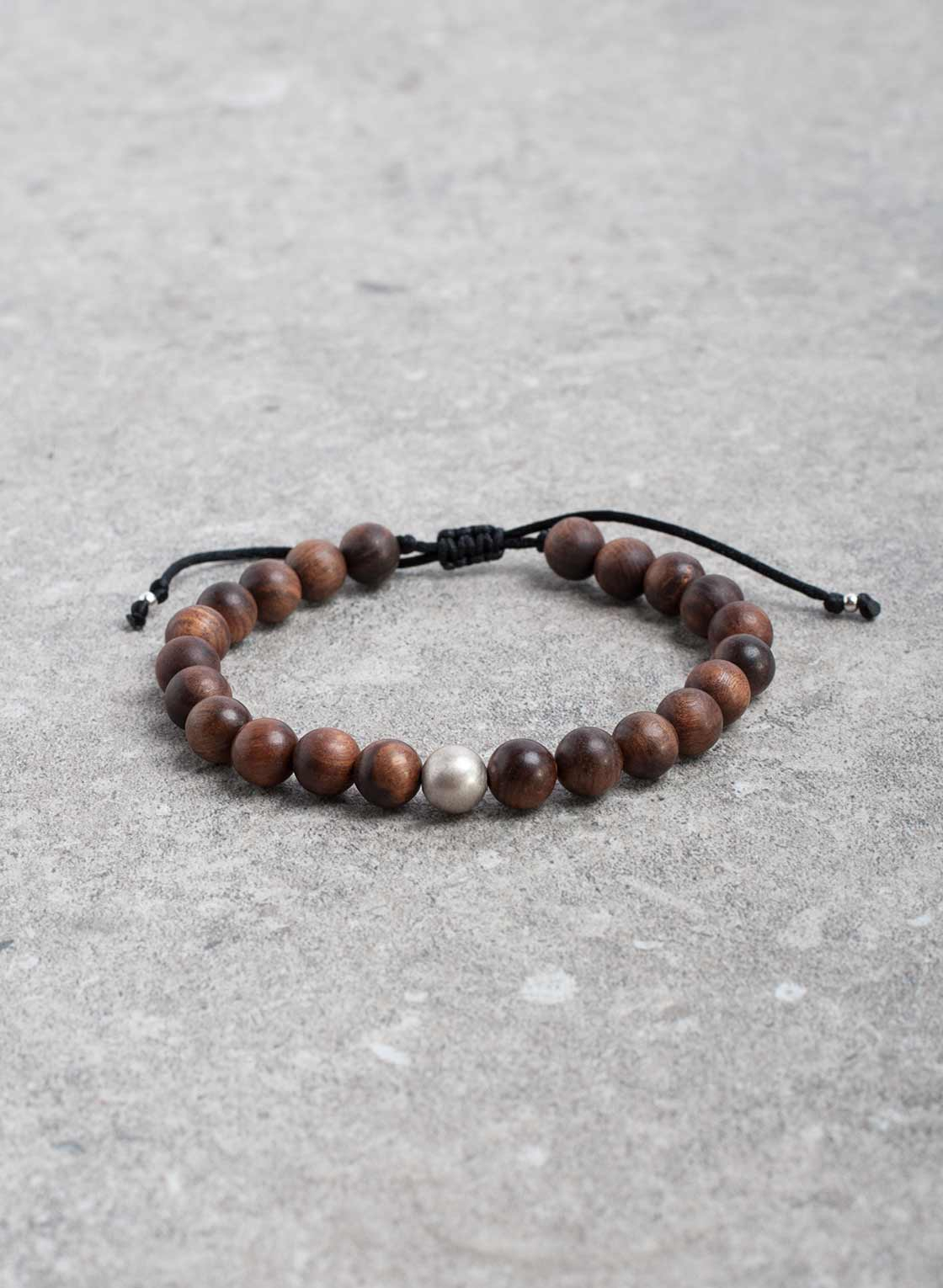 Herrenarmband in Holz und Silber, mit Ziehverschluss