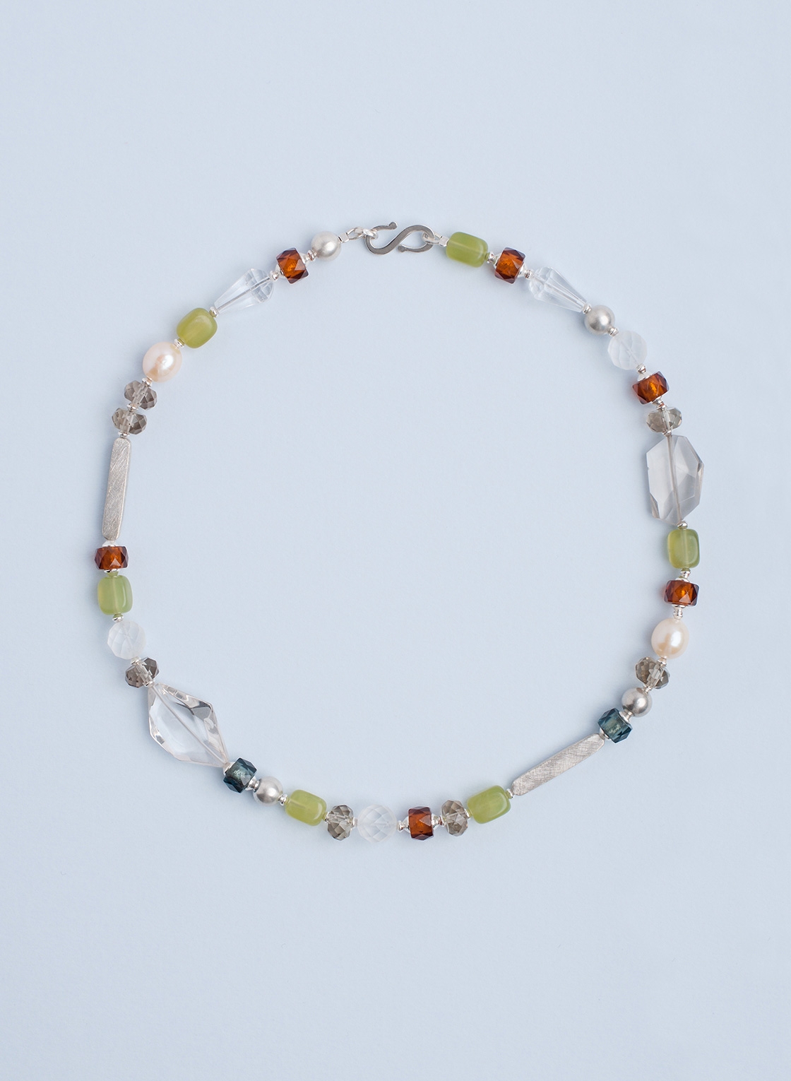 Collier in Edelsteinen, Muranoglas, Süßwasserperlen und Silber, Unikat