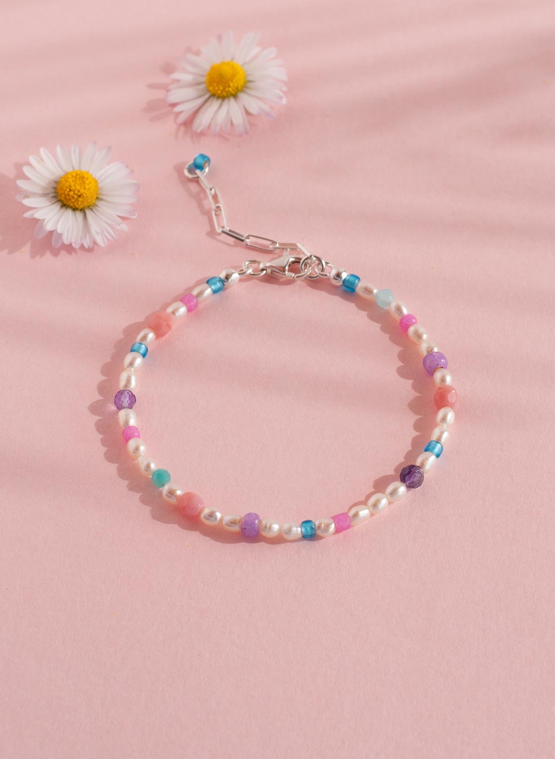 Buntes Perlenarmband mit Halbedelsteinen und Glasperlen