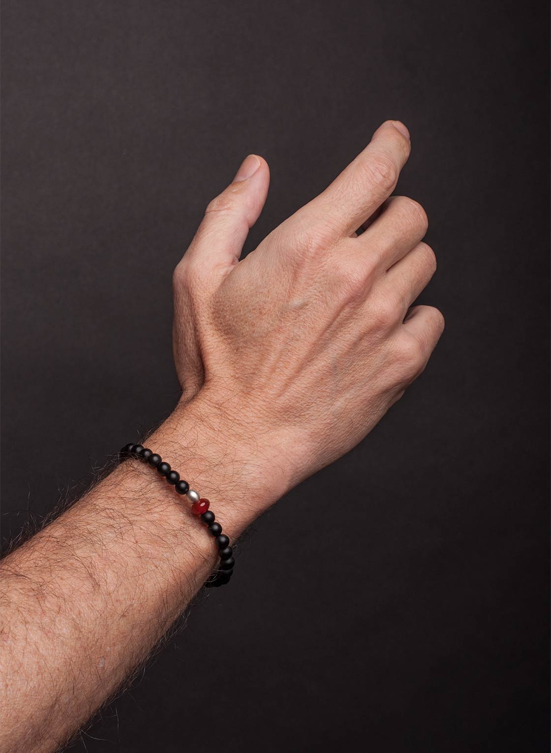 Herrenarmband in Onyx, Silber und Karneol