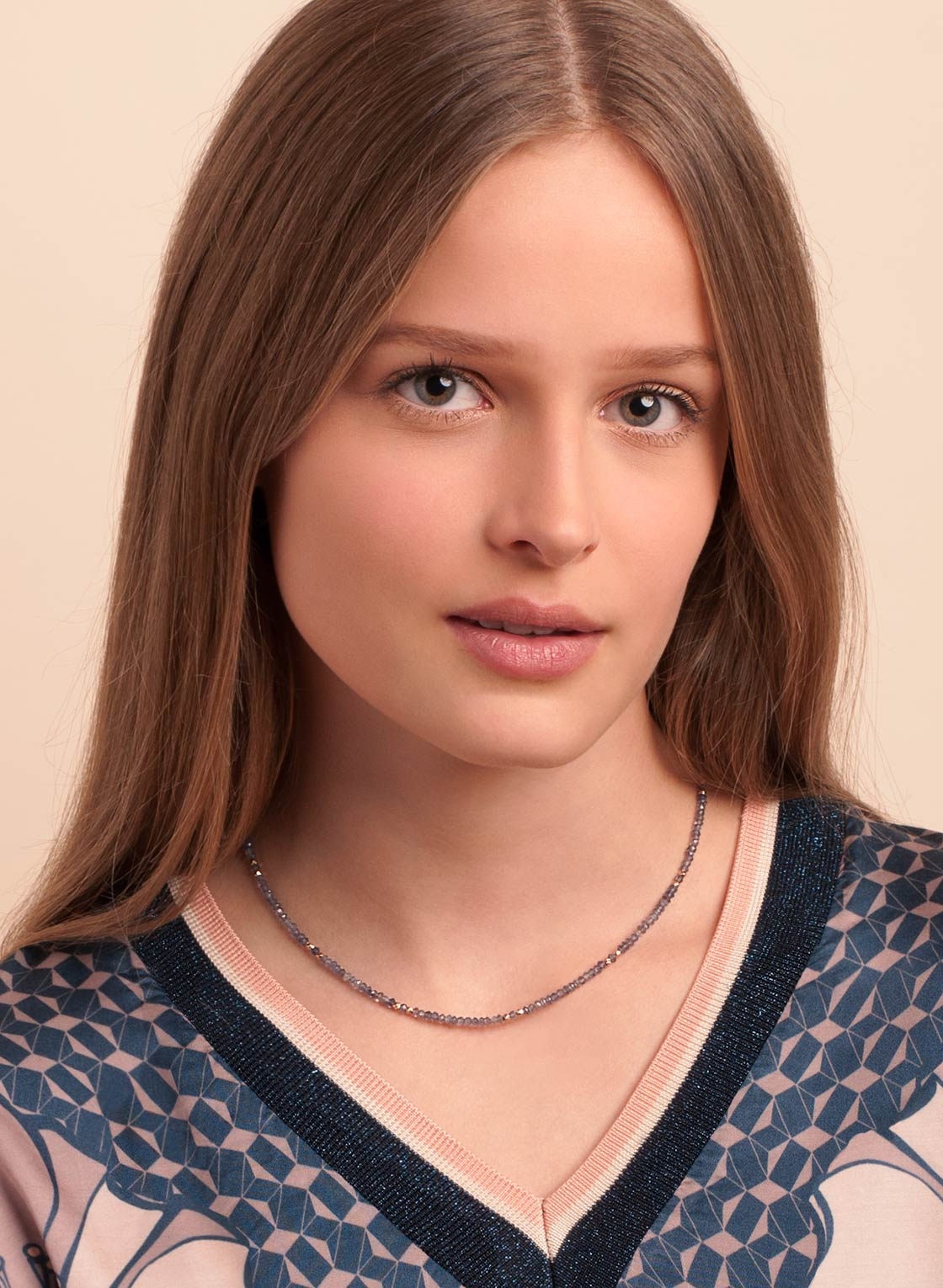 Feine Kette in facettierten Iolith Rondellen, kombiniert mit kleinen Perlen in 925 Sterling Silber rosé vergoldet.