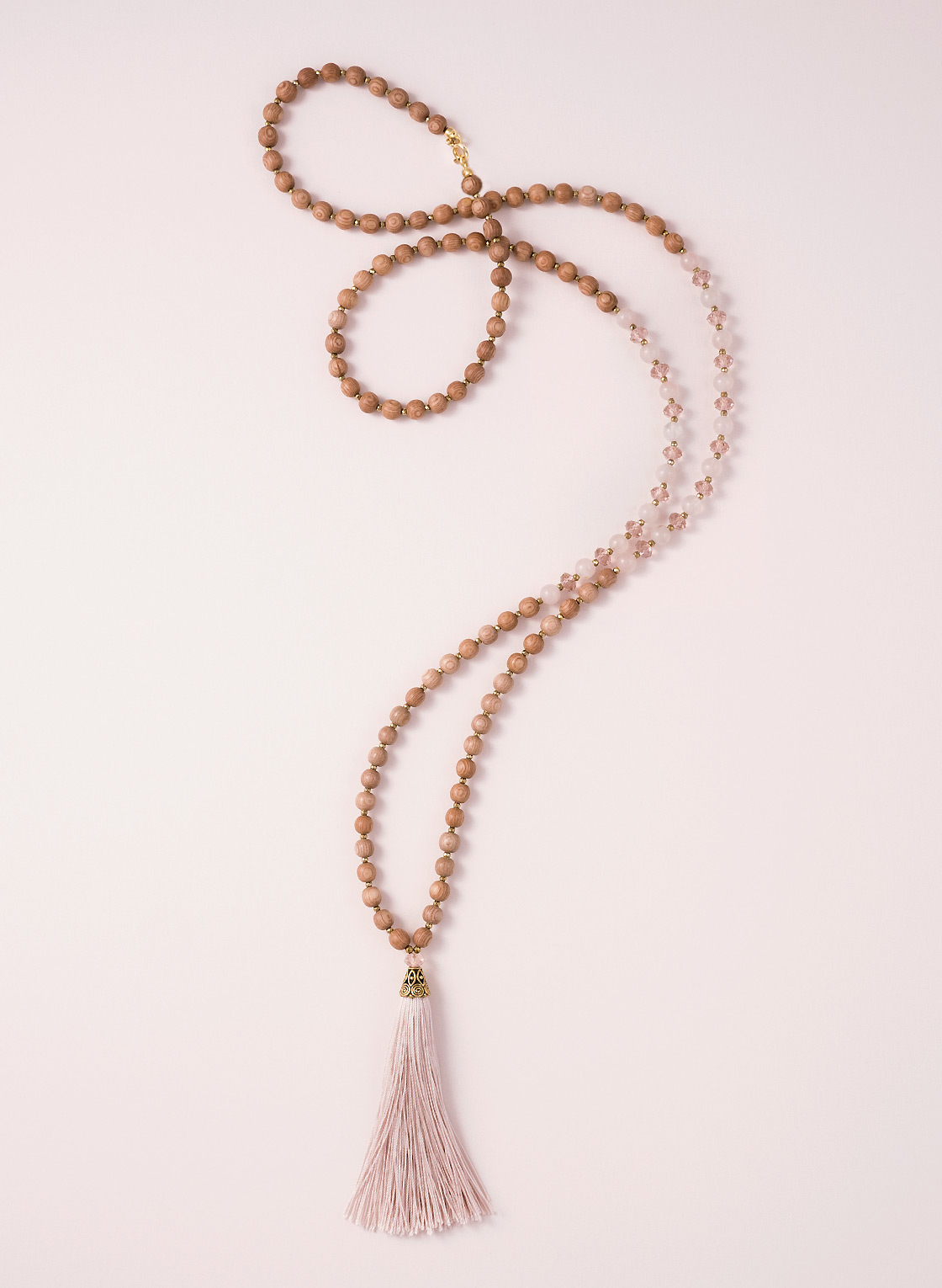 Schöne Rosenquarzkette im Mala Look auch wunderbar als Yoga Schmuck geeignet.