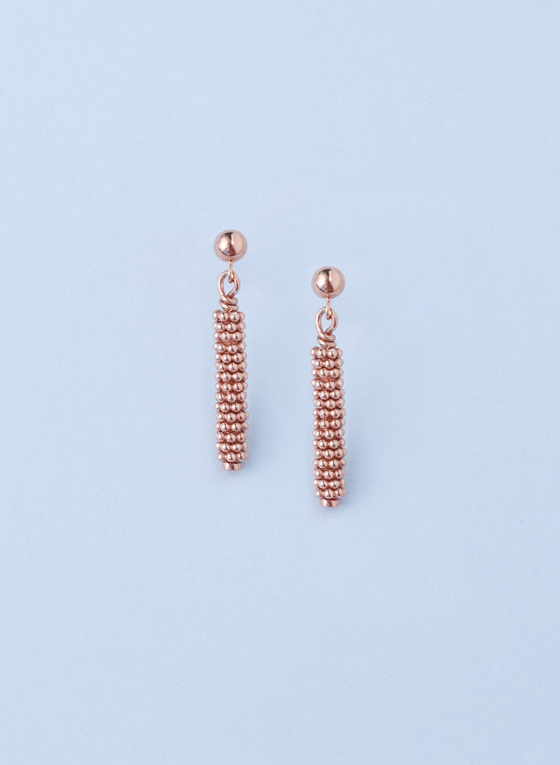 Roségoldene Ohrstecker hängend, Länge 3 cm