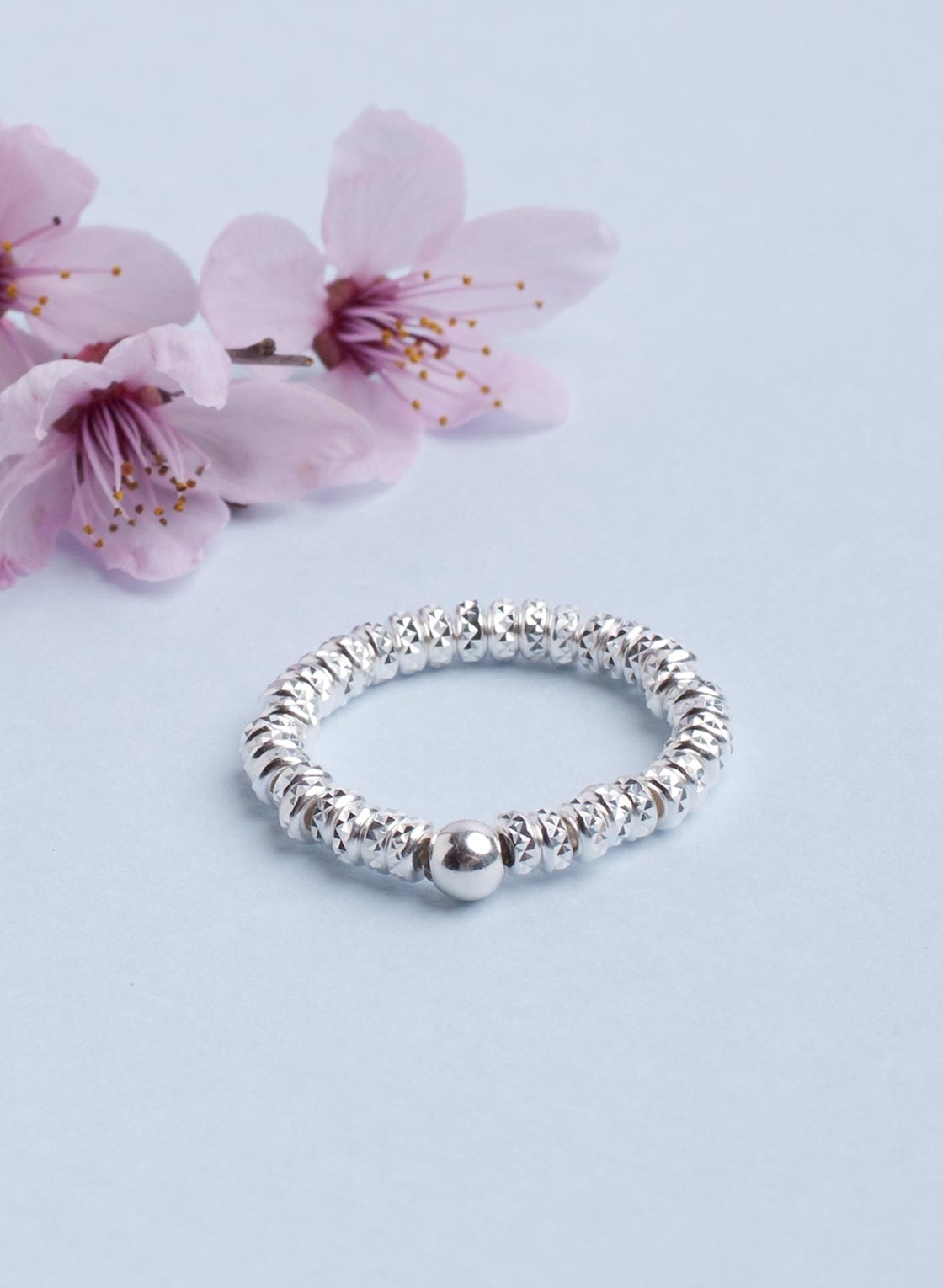Elastischer Ring in facettierten Sterling Silber Elementen