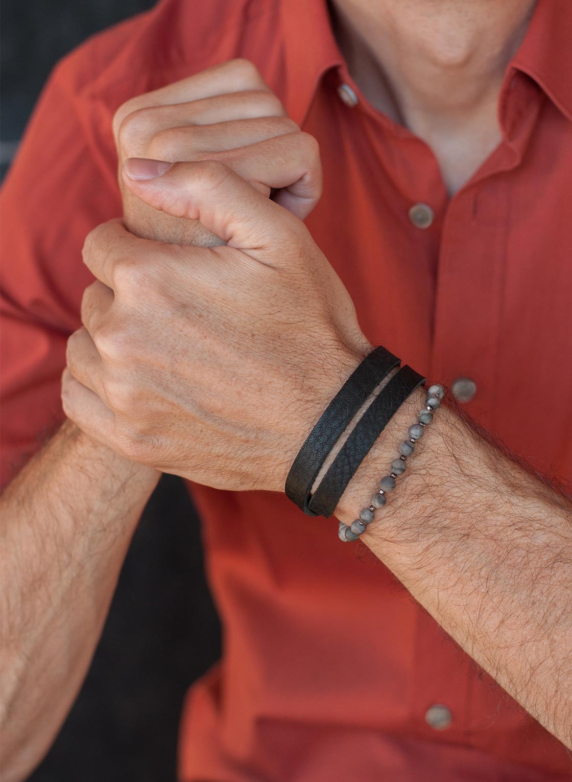 Dreifach Wickelarmband für Herren aus schwarzem Naturleder, Jaspis und Sterling Silber, mit Magnetverschluss